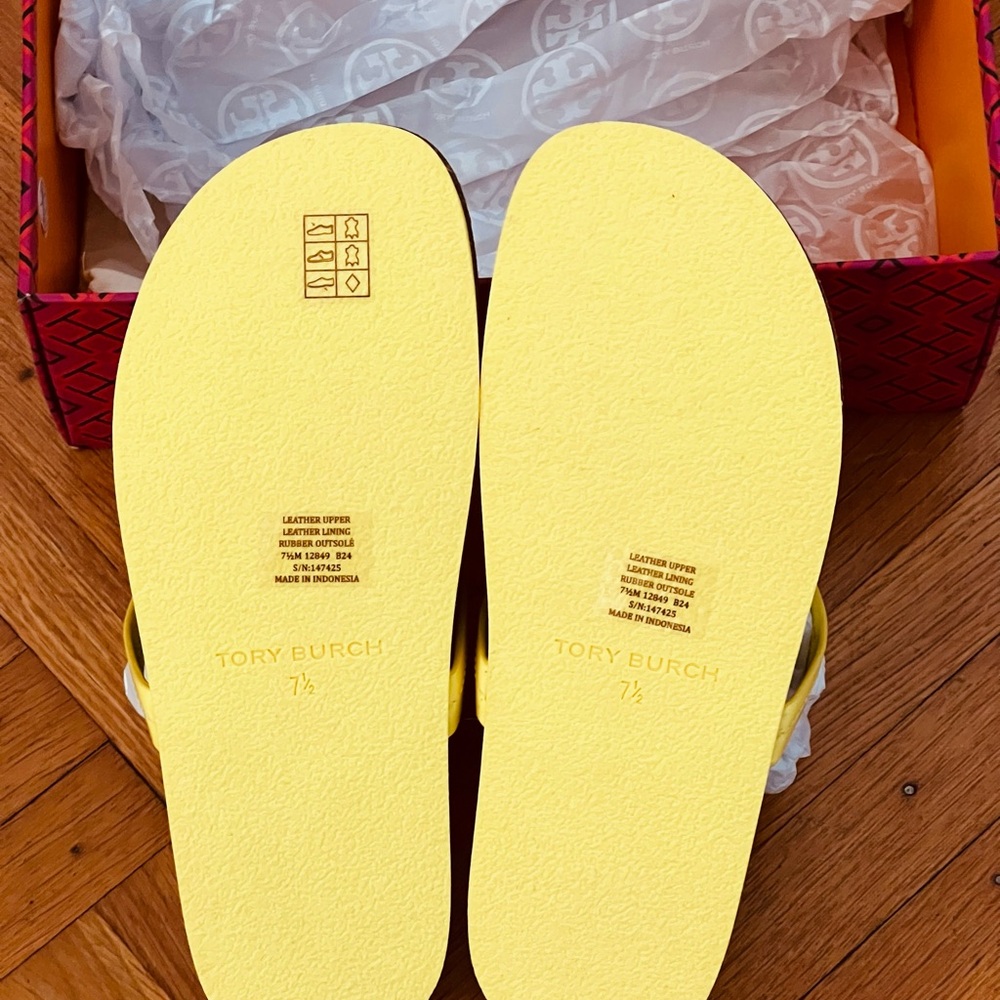 Tory Burch Miller cloud patent leather thong sandal, size 7.5 - Picture 3 of 6